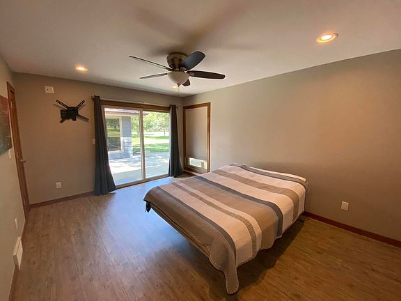 5th image of 231 Emerald Dr