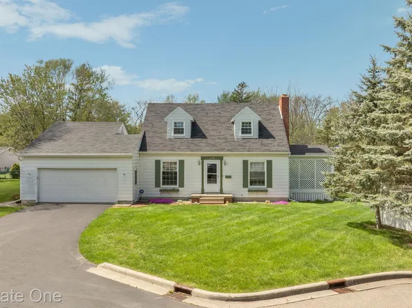 11726 Curwood Dr, Grand Blanc, MI 48439