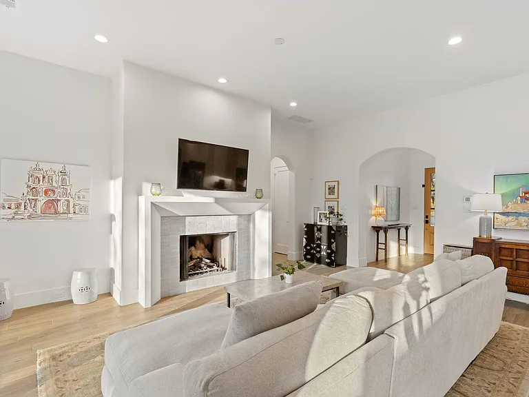 9847 Mixon Dr — Photo 8