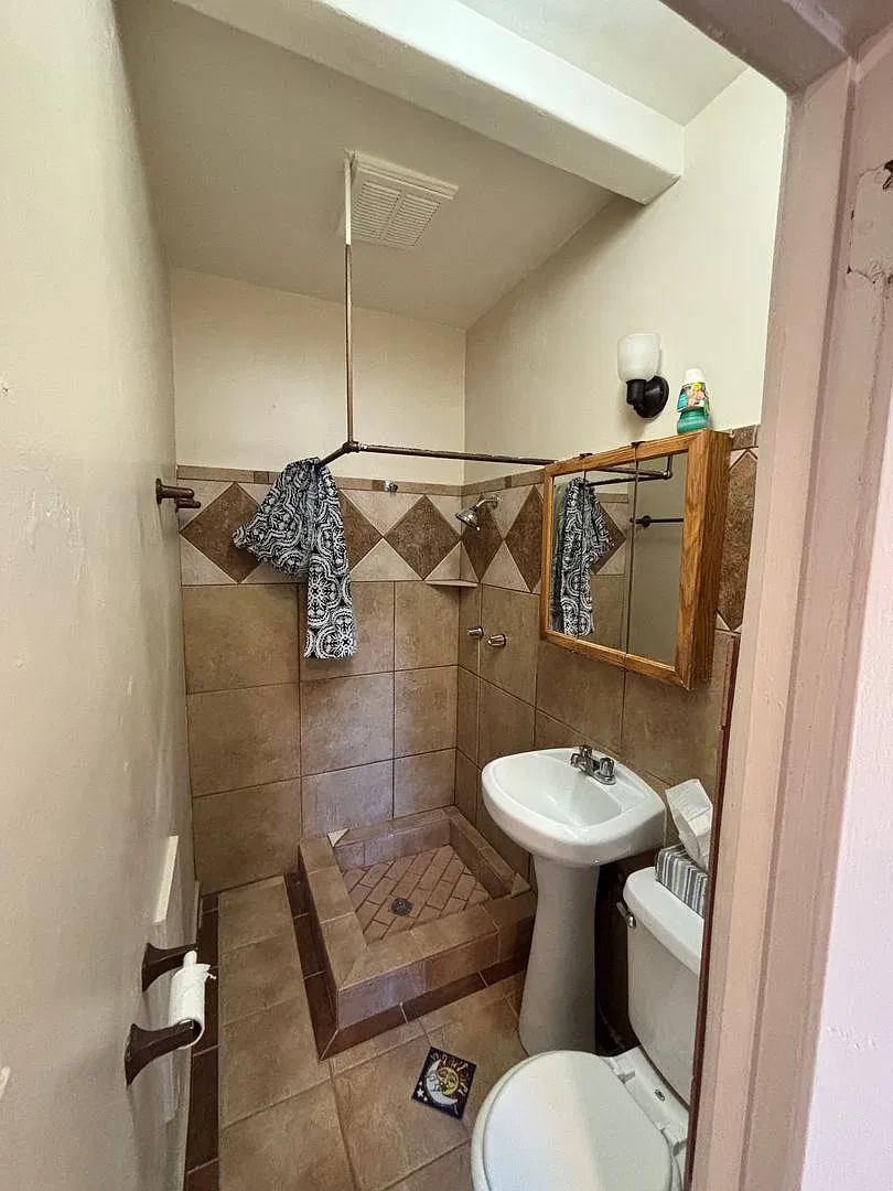 1 Bedroom 1 Bath - Available Now! — Photo 4