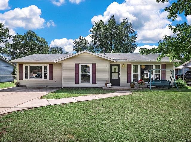 1st image of 20 Iris Ave