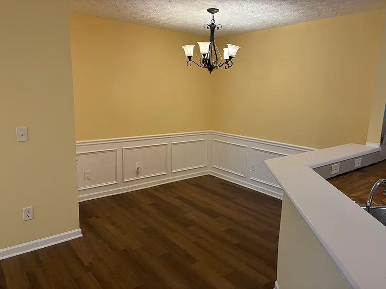 111 Ridgecreek Dr — Photo 3