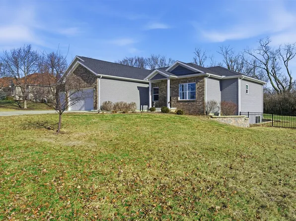 13591 Fawn Dr, Bloomington, IL 61705