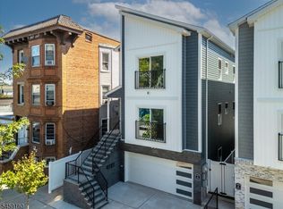 192 Amherst St, East Orange, NJ 07018