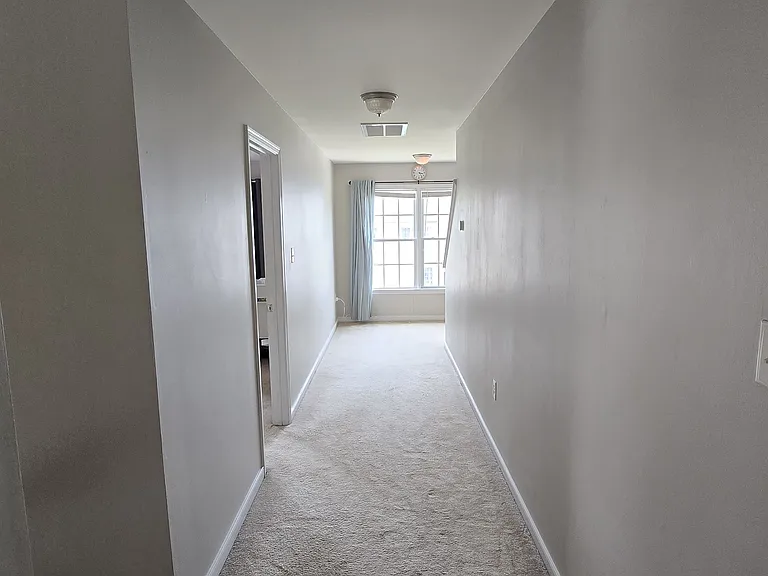 4804 Coachmans Landing Ct — Photo 32