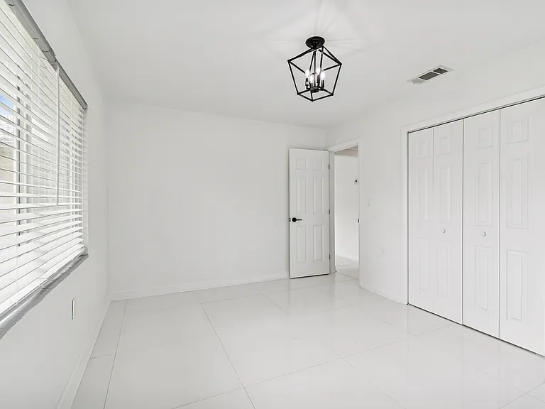 455 81st Ave — Photo 33