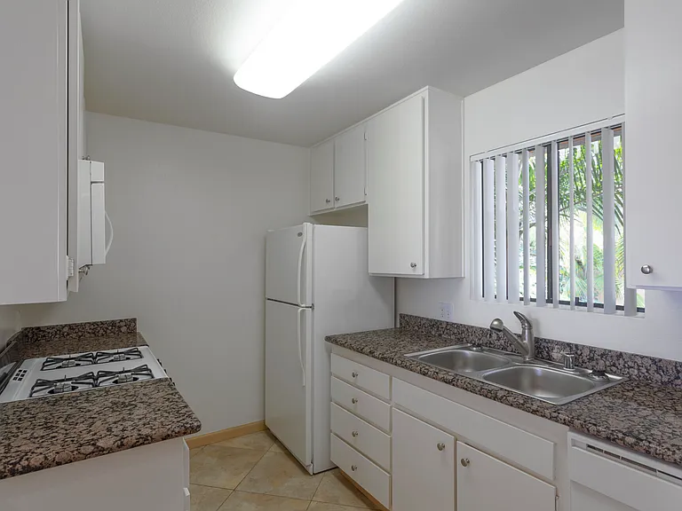 Casa Vista Apartment Homes — Photo 13