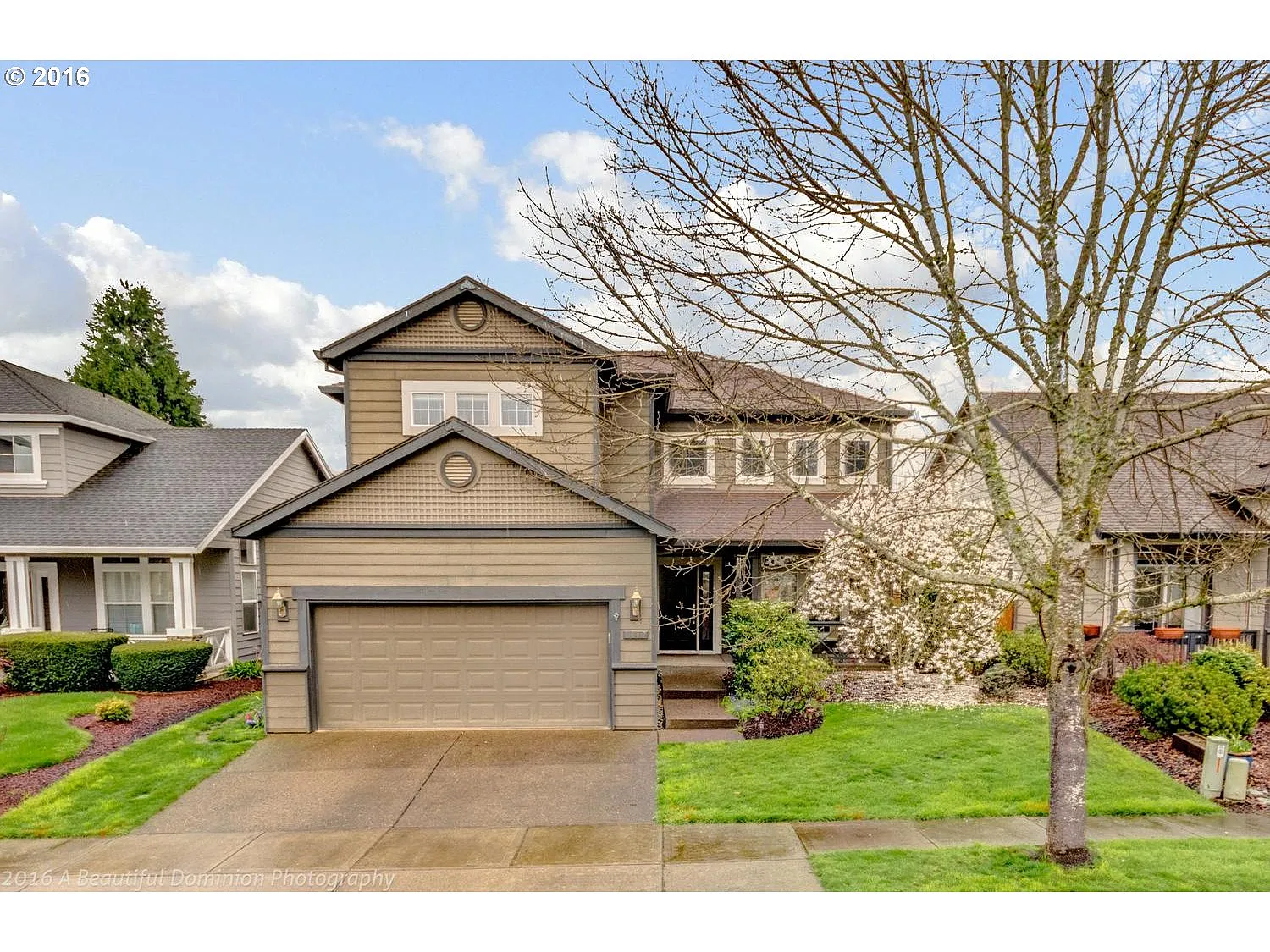 1447 NE Evening Star Dr photo 1