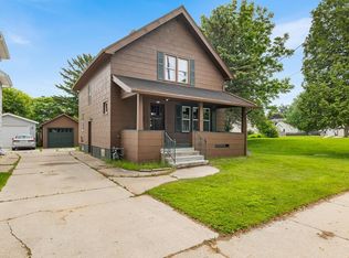 711 N 5th St, Manitowoc, WI 54220