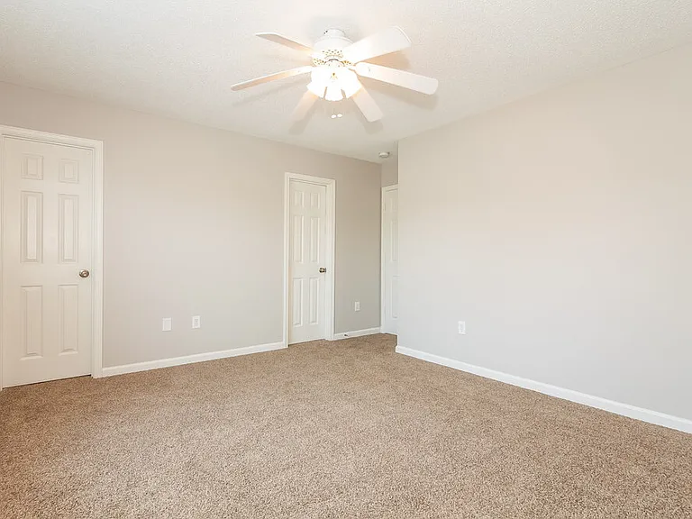 715 Almora Dr — Photo 9