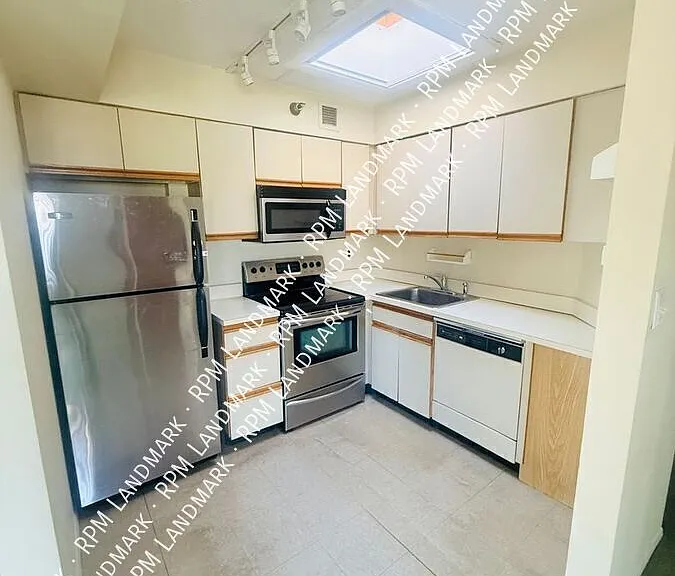 205 Mineola Blvd #5J — Photo 10