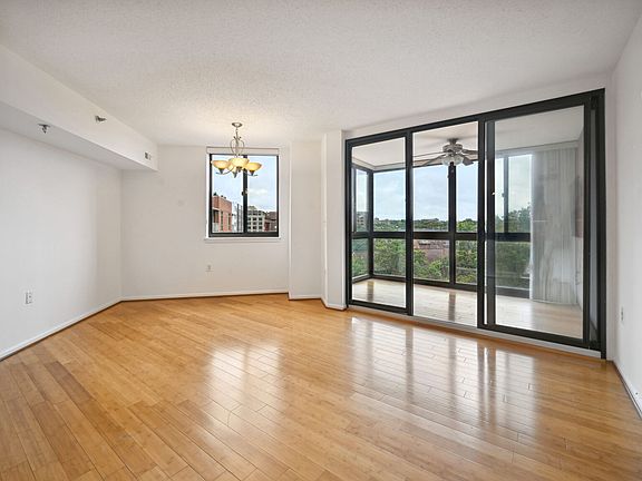 3rd image of 1001 N Randolph St APT 608
