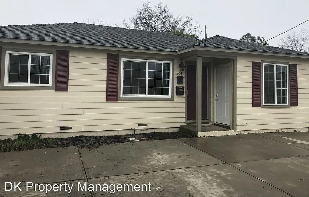 205 Grape St photo 1