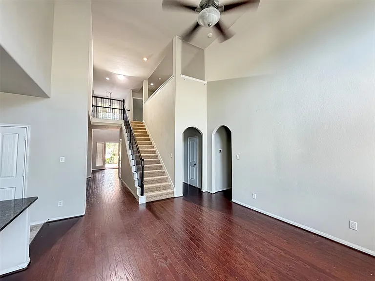 8002 Mesquite Hill Ln — Photo 10
