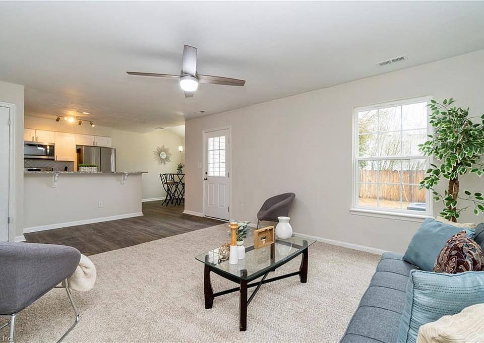 1st image of 395 Pear Ridge Cir