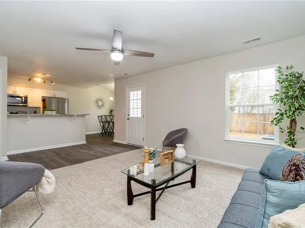 395 Pear Ridge Cir, Newport News, VA 23602
