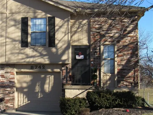 8742 N Hull Ave, Kansas City, MO 64154