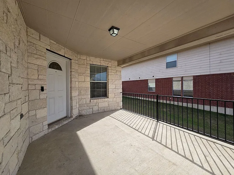 2609 Red Fern Dr — Photo 3