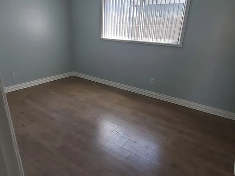 2039 Wallace Ave — Photo 15