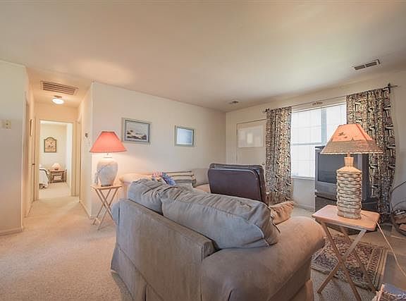 3rd image of 125 Church Ln