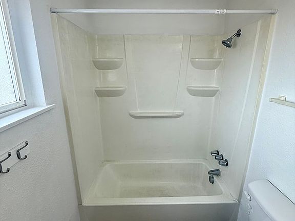 4th image of 2124 Arthur St APT 24