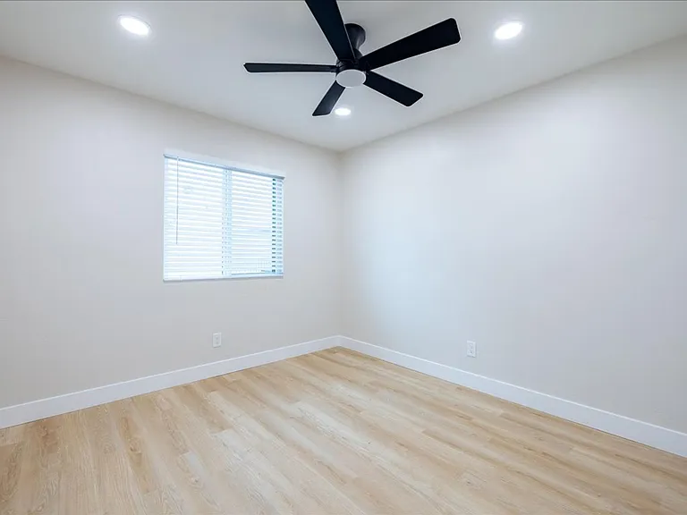 1604 N Forgeus Ave — Photo 17