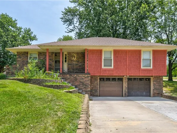 1407 S Vine St, Holden, MO 64040
