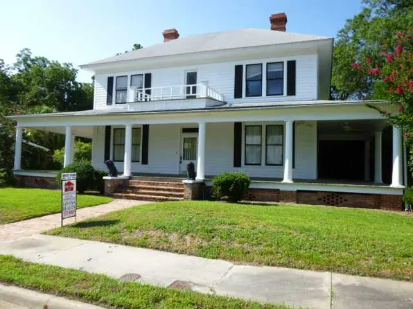 66 W Weaver St, Baxley, GA 31513
