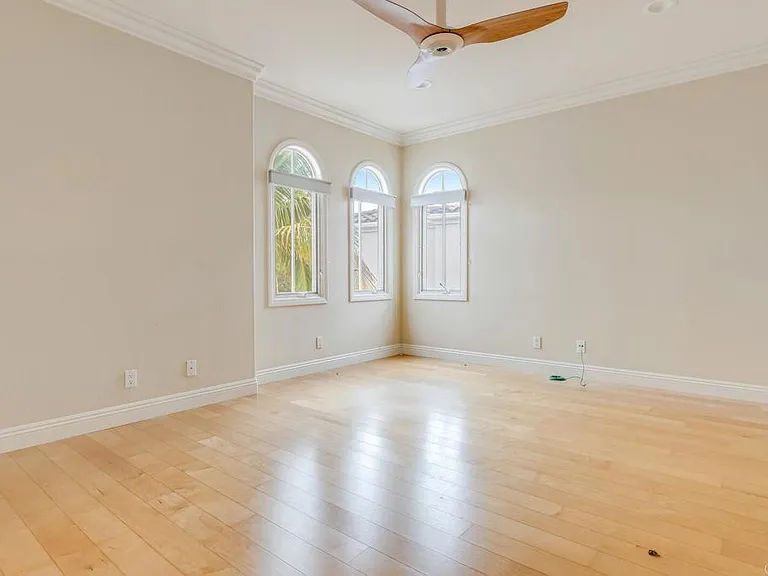 5370 Renaissance Ave — Photo 28