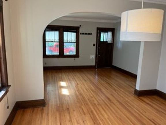 5th image of 3911 24th Ave S