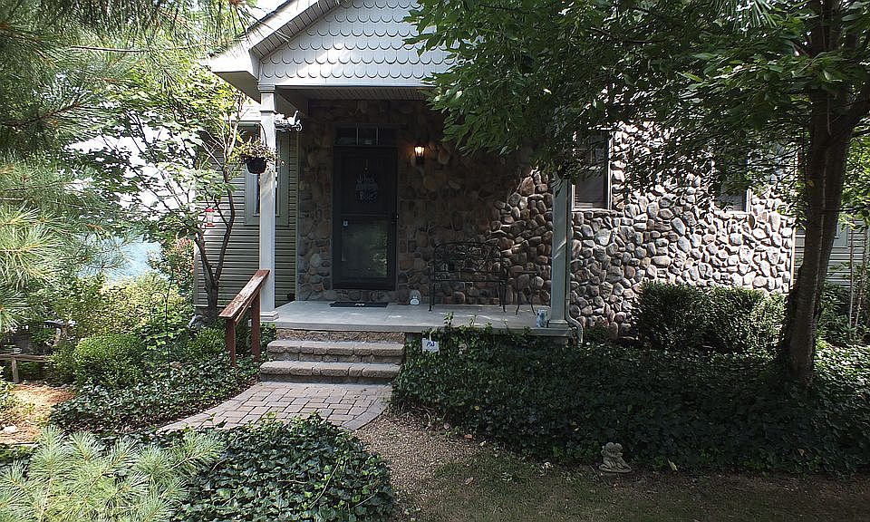 1st image of 334 Panoramic Dr