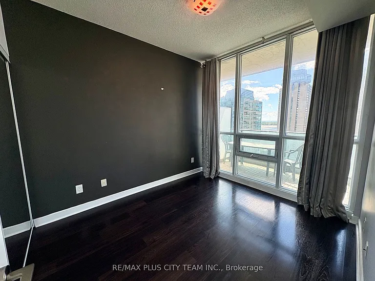 33 Bay St #2109 — Photo 7