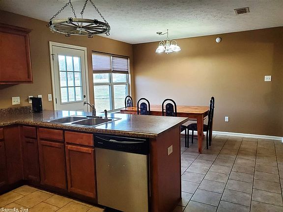 4th image of 14 Sage Valley Dr