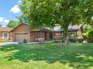 913 S Tower Dr, Mount Prospect, IL 60056