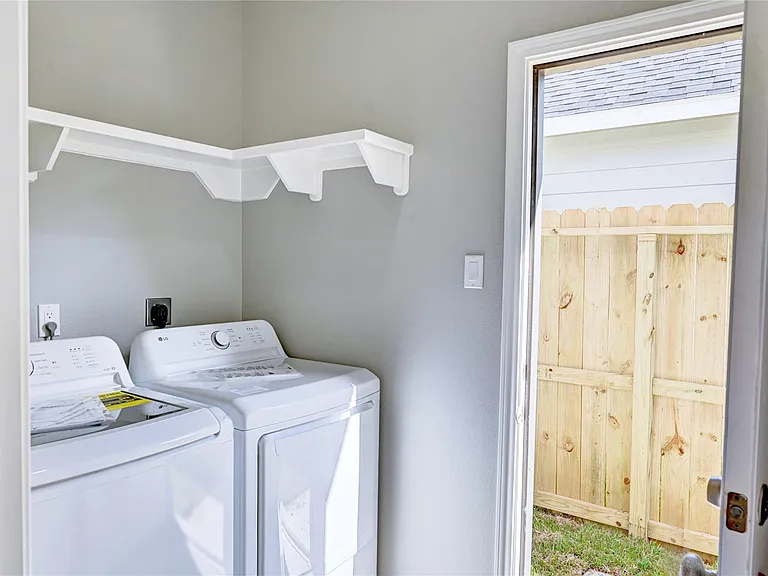 8695 Sassafras St — Photo 11