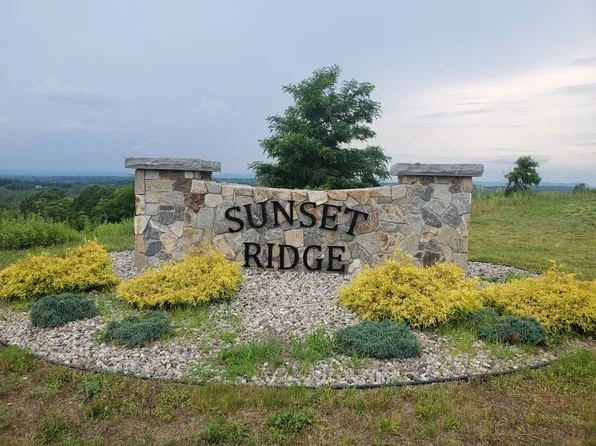 18 Sunset Rdg, Ludlow, MA 01056