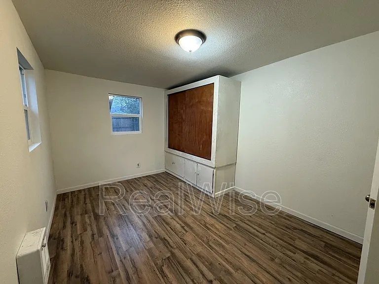 173 SE Lane Ave — Photo 4