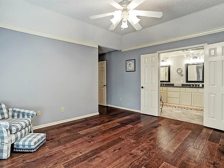 10022 Cabin Creek Dr — Photo 19
