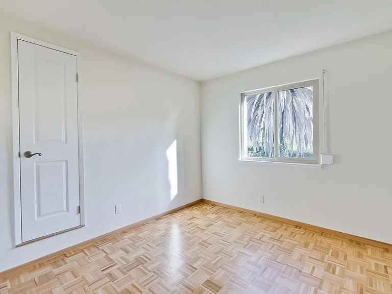 7488 Bayliss Ct — Photo 1