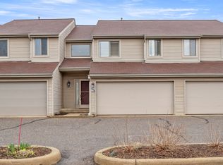 694 Charing Ct, Rochester, MI 48307