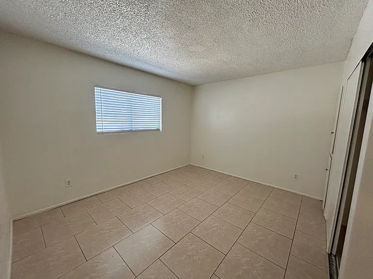 6 bed, 3.0 bath, 2269 sqft, $2,495 — Photo 19