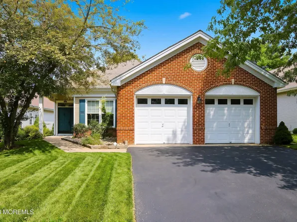 18 Bellflower Drive, Lakewood, NJ 08701
