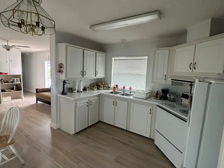 756 Michael Dr — Photo 3