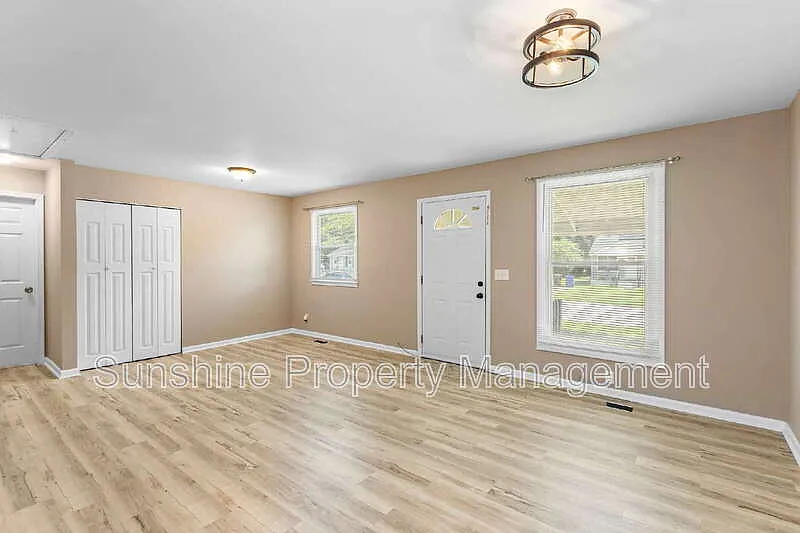 3 bed, 2.0 bath, 1200 sqft, $2,000 — Photo 3