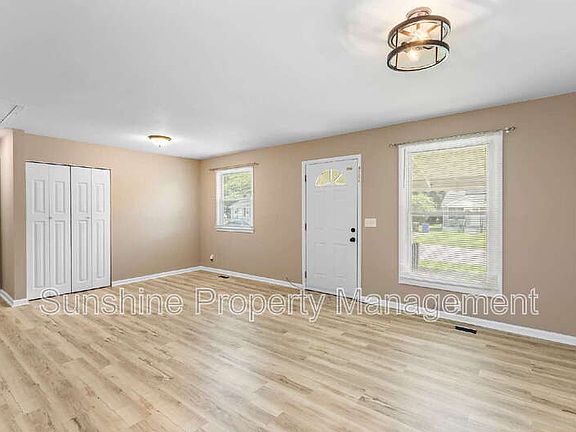 3rd image of 901 Duce St