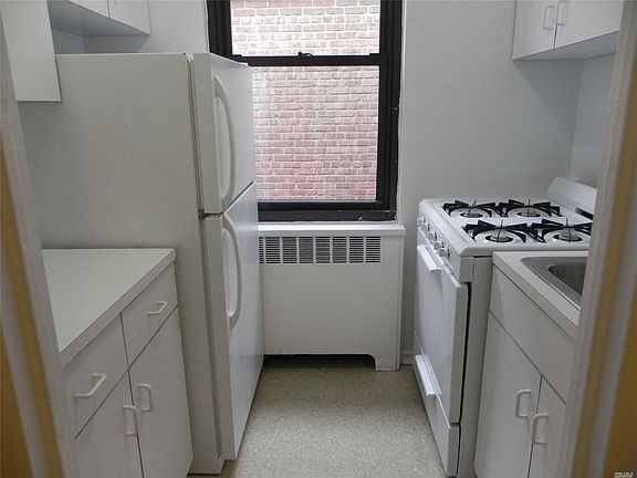 2nd image of 21 Schenck Ave APT 2BD