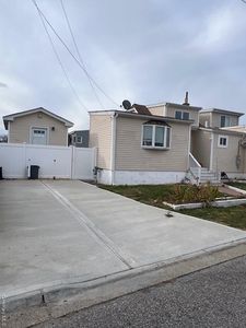 817 Ocean Street, Lindenhurst, NY, 11757
