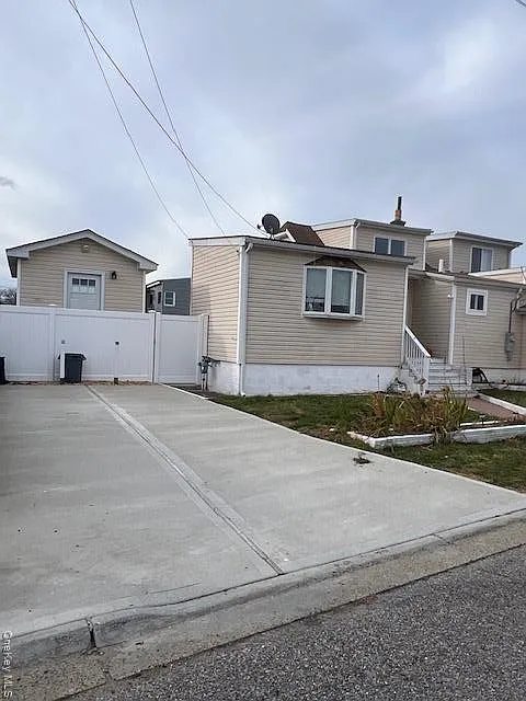 817 Ocean Street photo 1