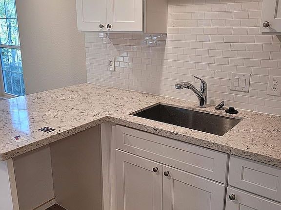 5th image of 511 W Orange St