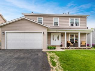 943 Ohio Ct, Carol Stream, IL 60188